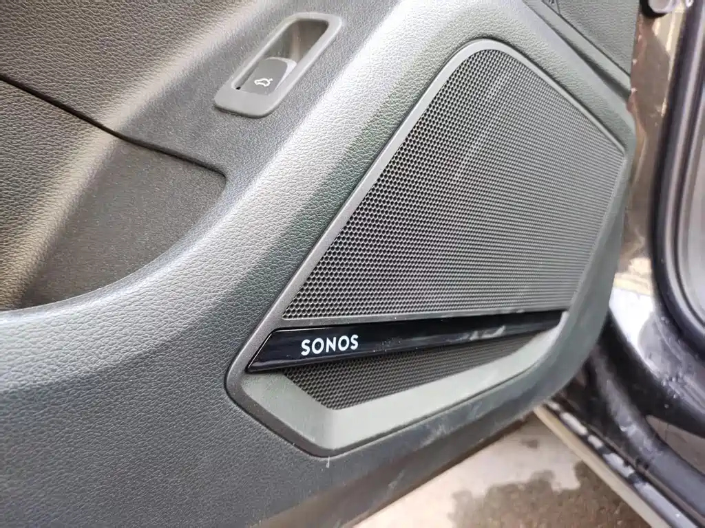 AUDI Q2L 2024