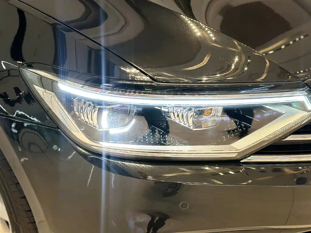 VOLKSWAGEN MAGOTAN 2022