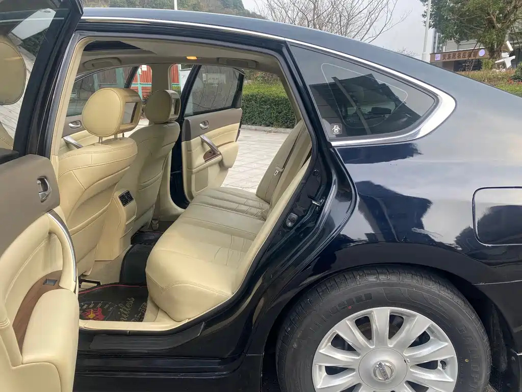 NISSAN TEANA 2010