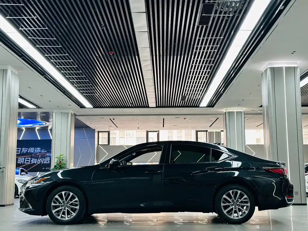 LEXUS ES 2022