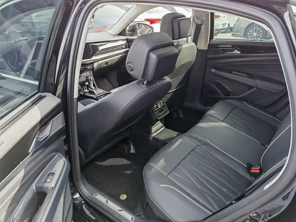 VOLKSWAGEN PASSAT 2023