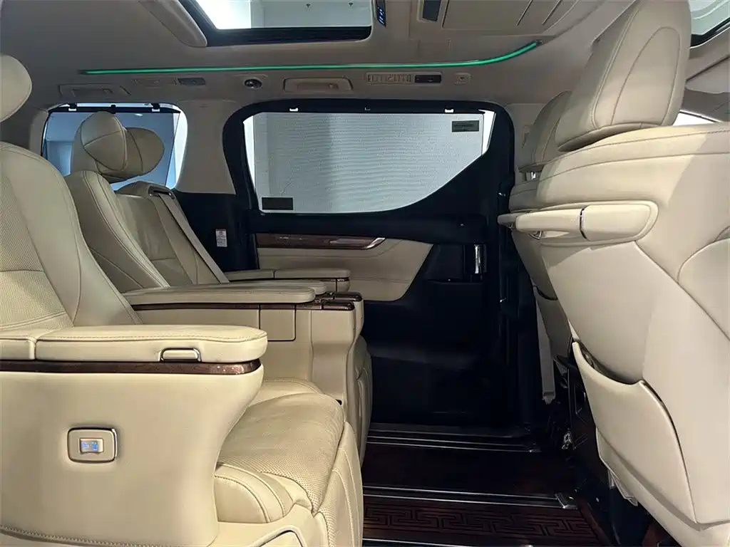 TOYOTA ALPHARD 2018