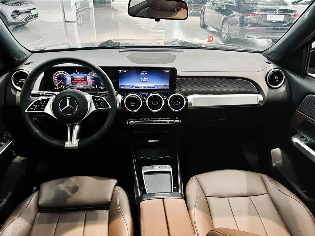 MERCEDES BENZ GLB 2024
