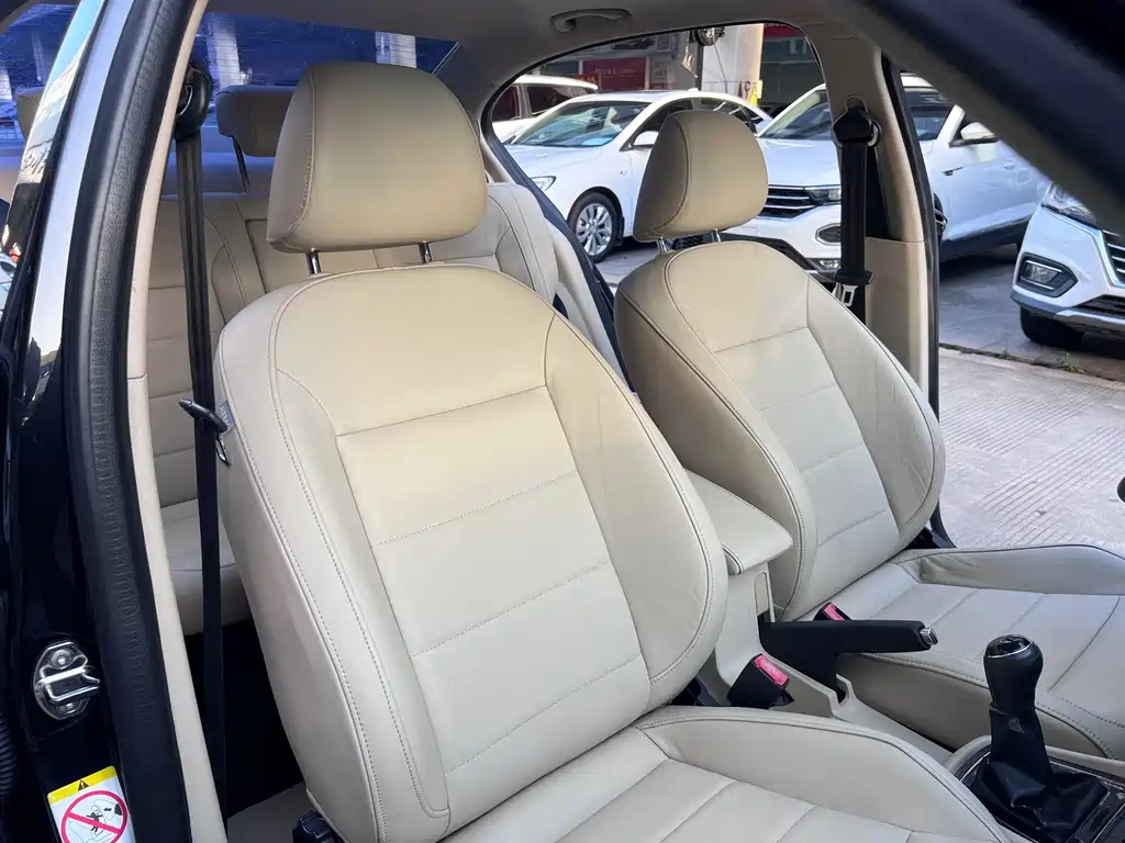 VOLKSWAGEN LAVIDA 2012