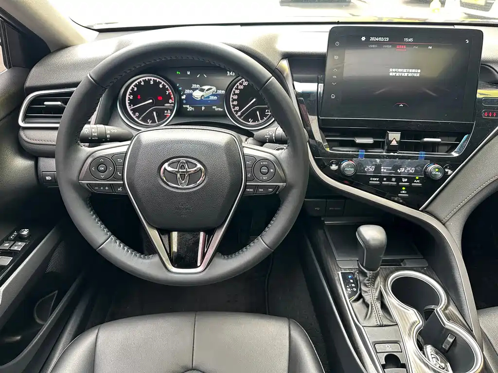 TOYOTA CAMRY 2023