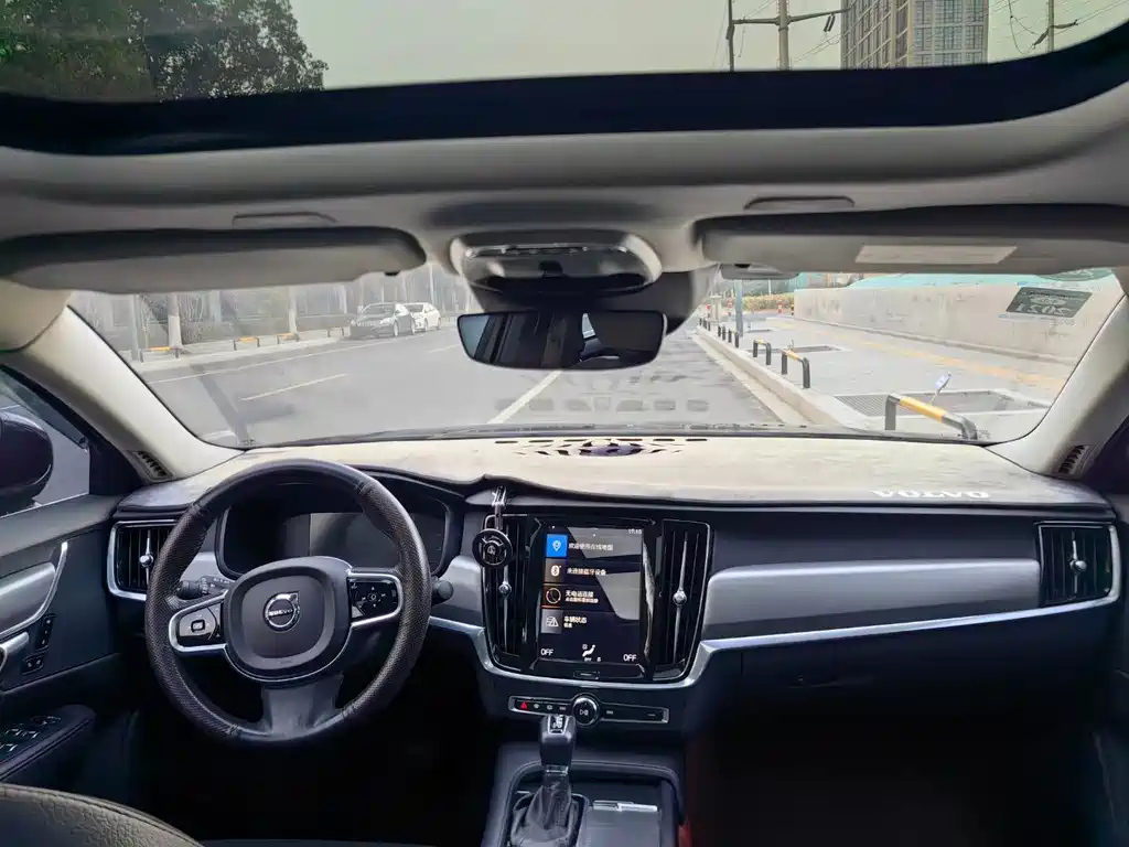 VOLVO S90 2019