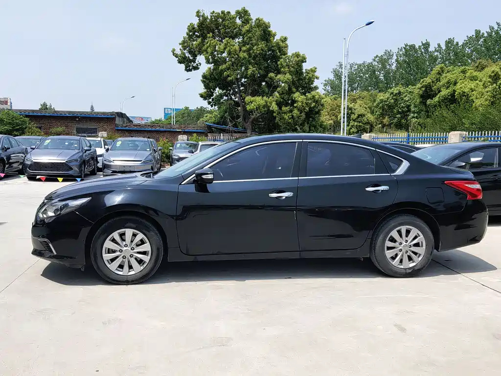NISSAN TEANA 2018