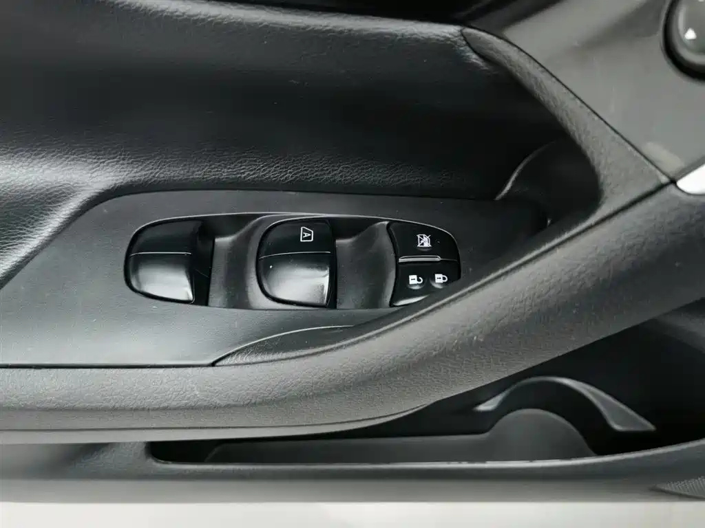 NISSAN TEANA 2018