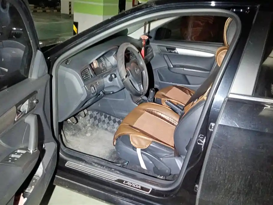 VOLKSWAGEN LAVIDA 2013