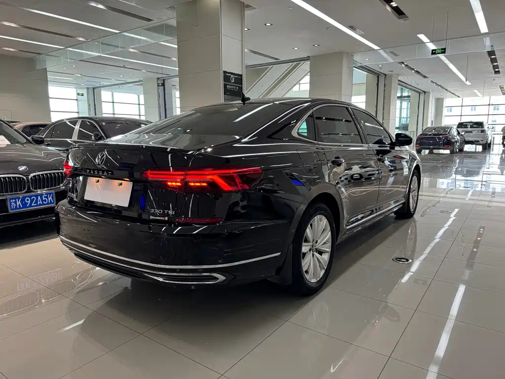 VOLKSWAGEN PASSAT 2021