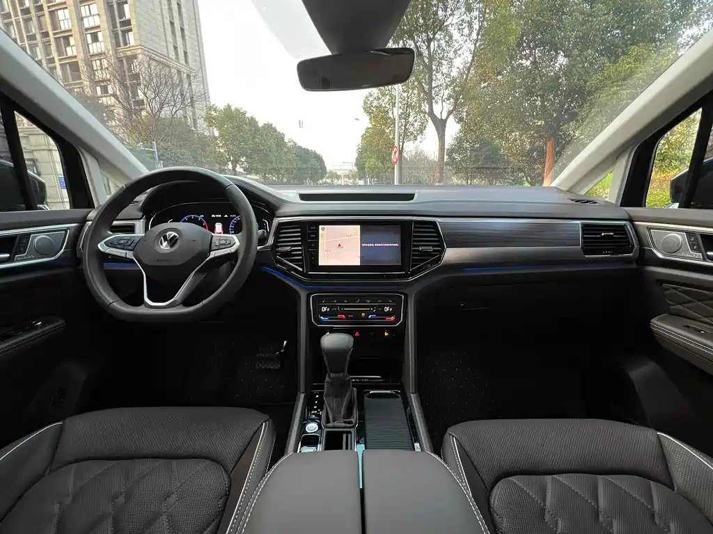 VOLKSWAGEN VILORAN 2023