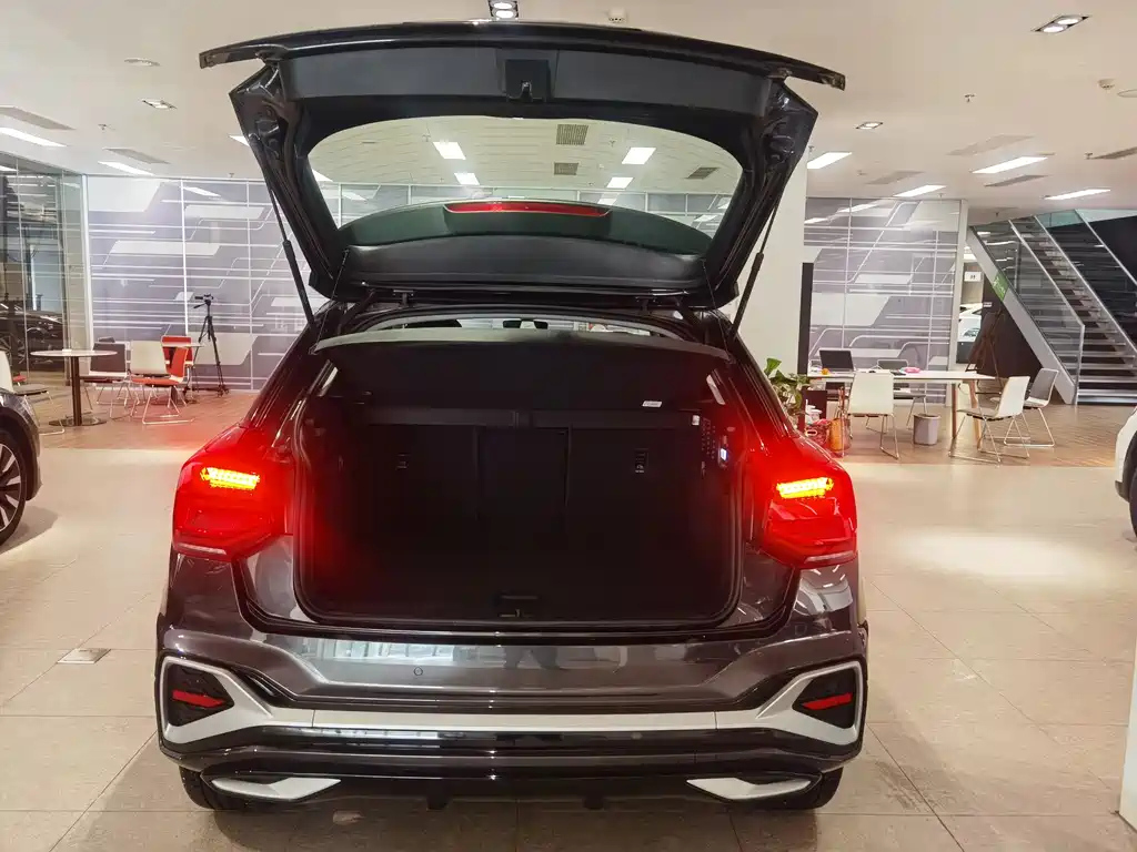 AUDI Q2L 2023