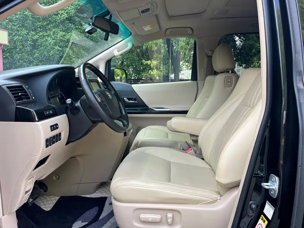 TOYOTA ALPHARD 2012