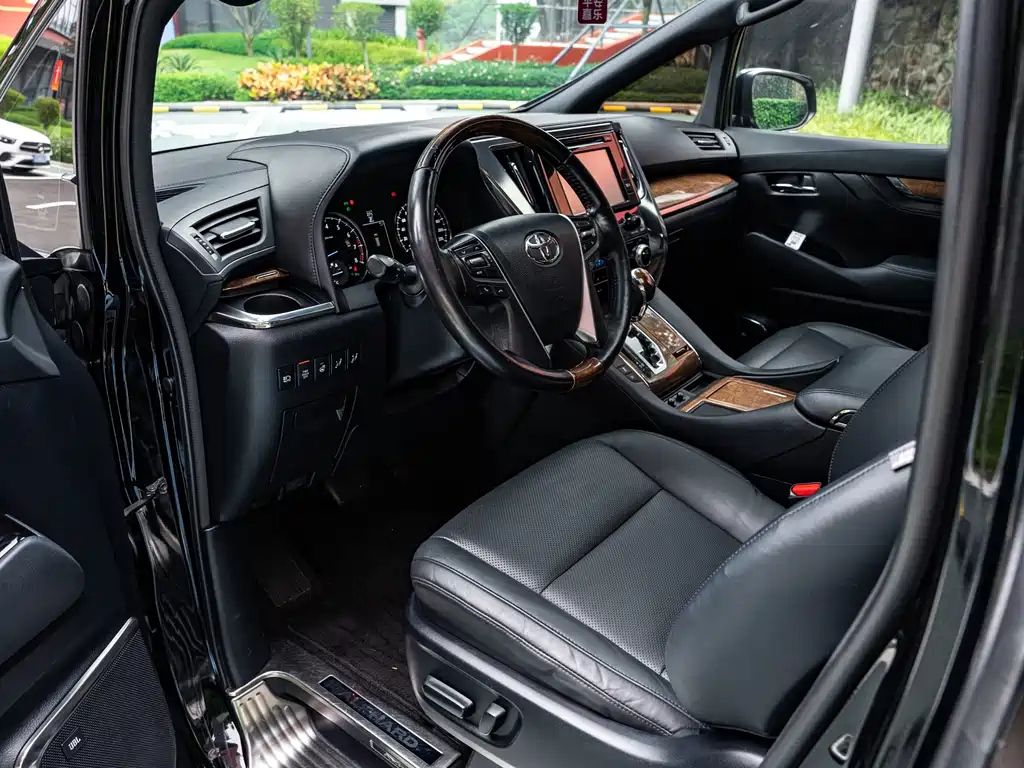 TOYOTA ALPHARD 2018