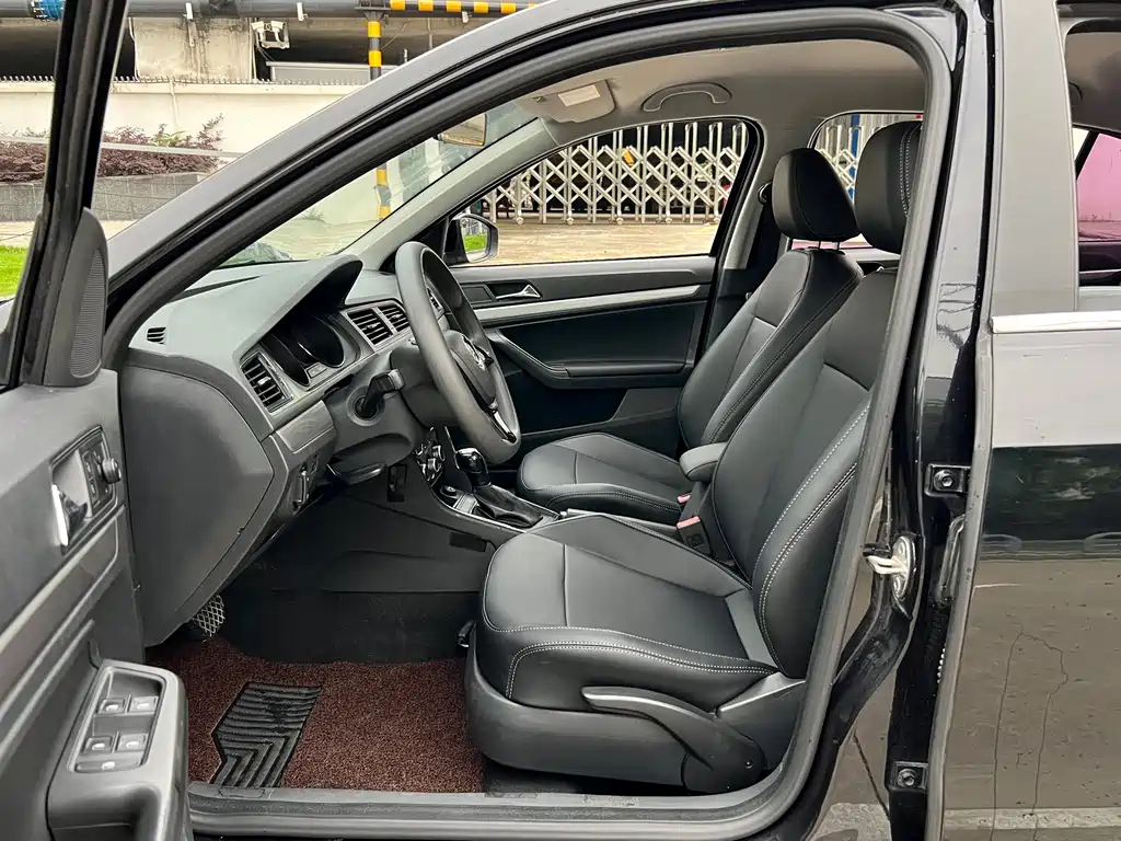 VOLKSWAGEN LAVIDA 2016