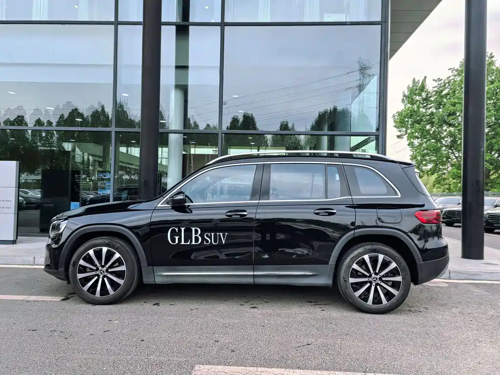 MERCEDES BENZ GLB 2024