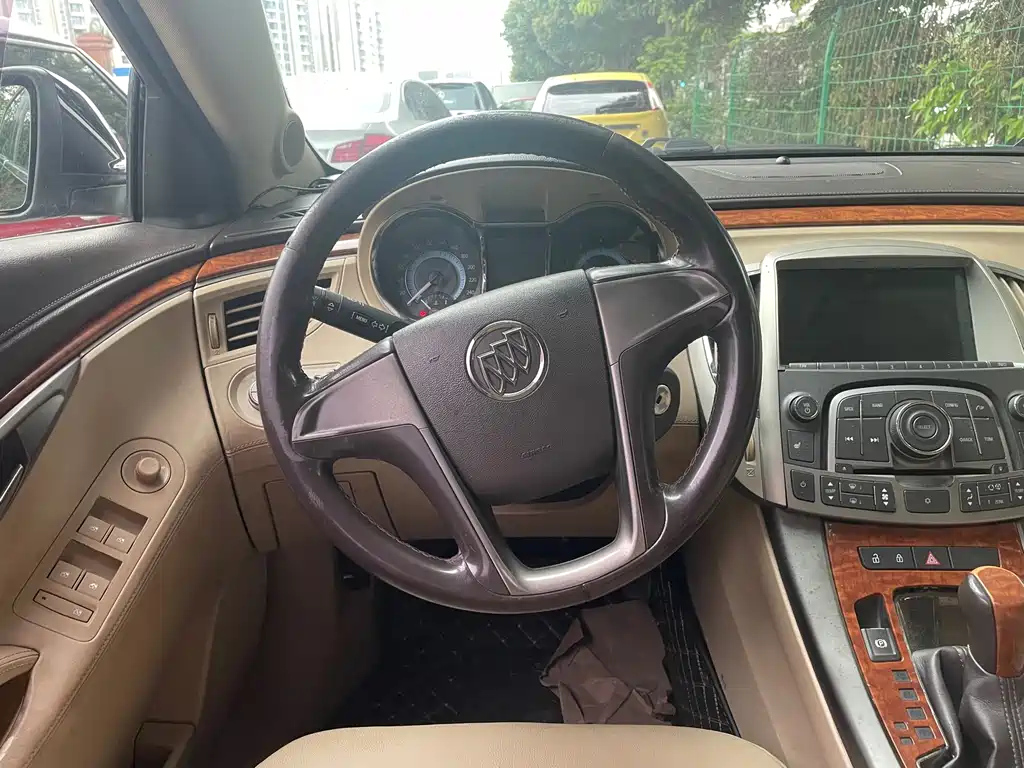 BUICK LACROSSE 2011