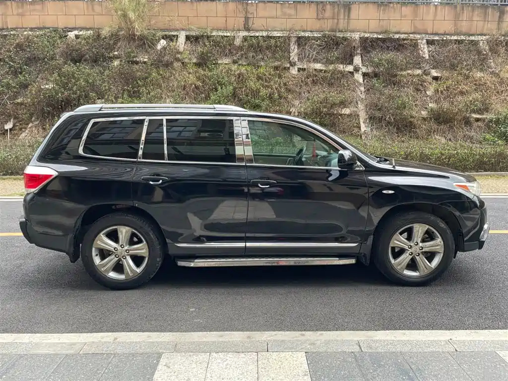 TOYOTA HIGHLANDER 2013