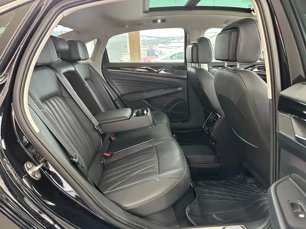 VOLKSWAGEN PASSAT 2023