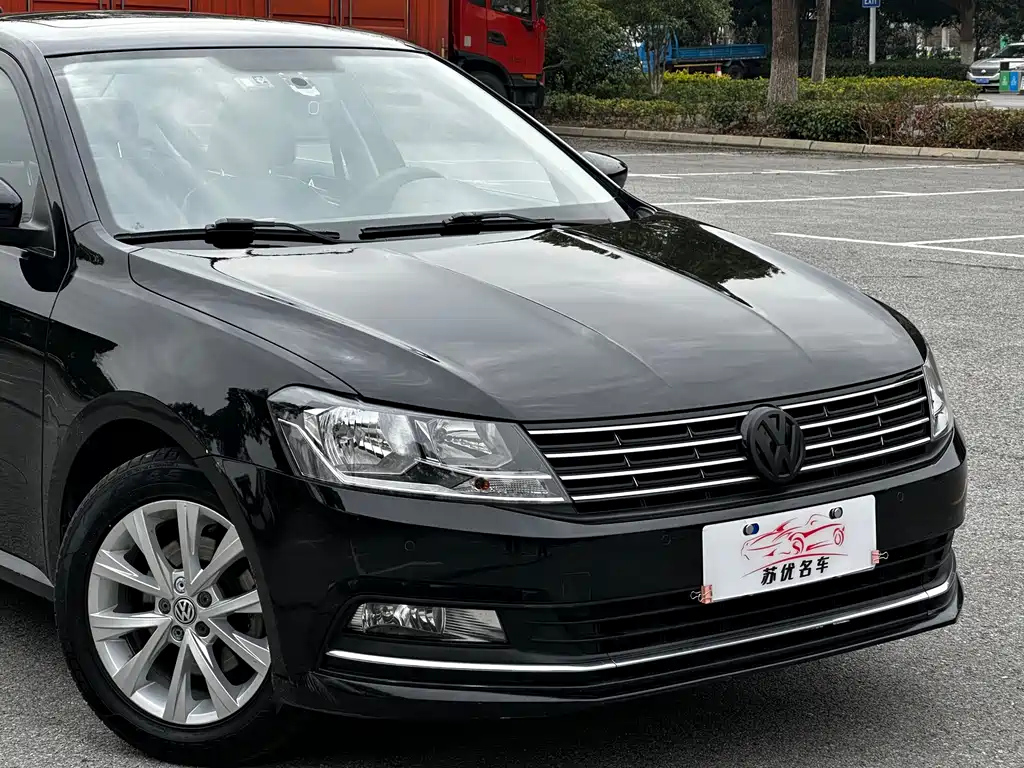 VOLKSWAGEN LAVIDA 2016