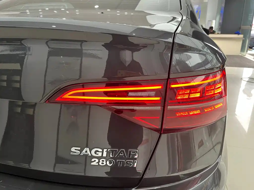 VOLKSWAGEN SAGITAR 2022