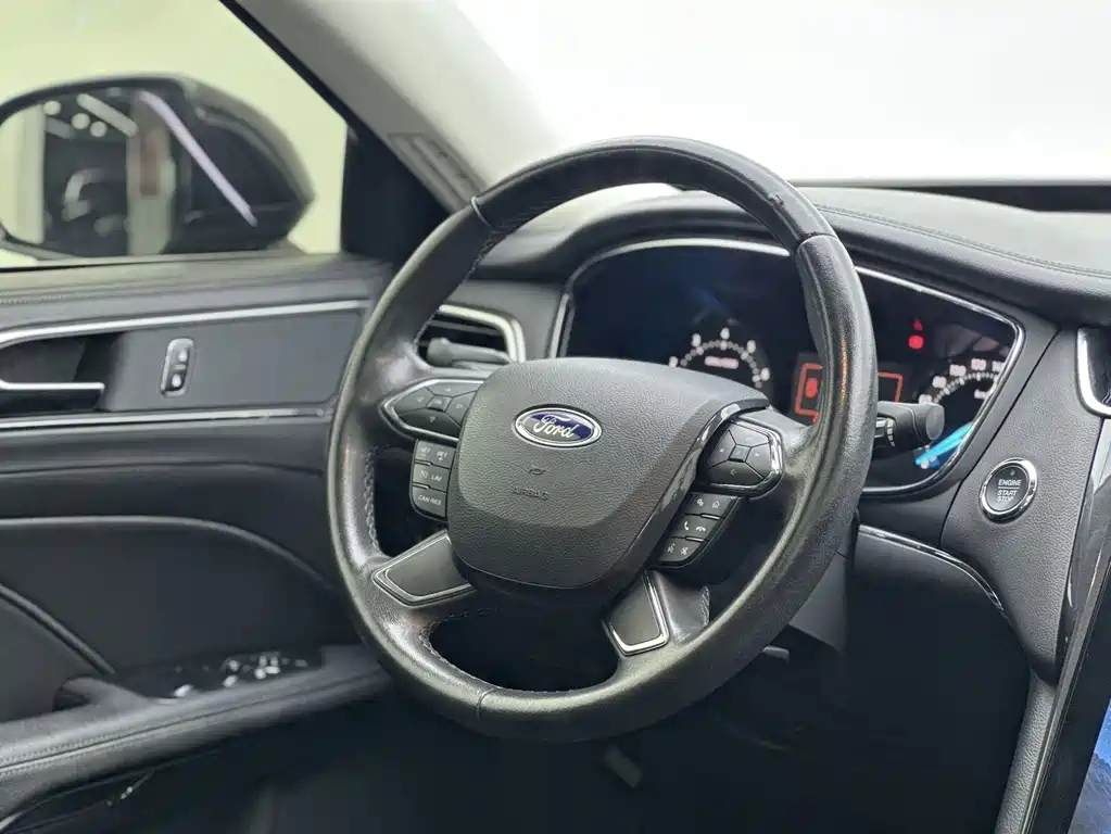FORD TAURUS 2019