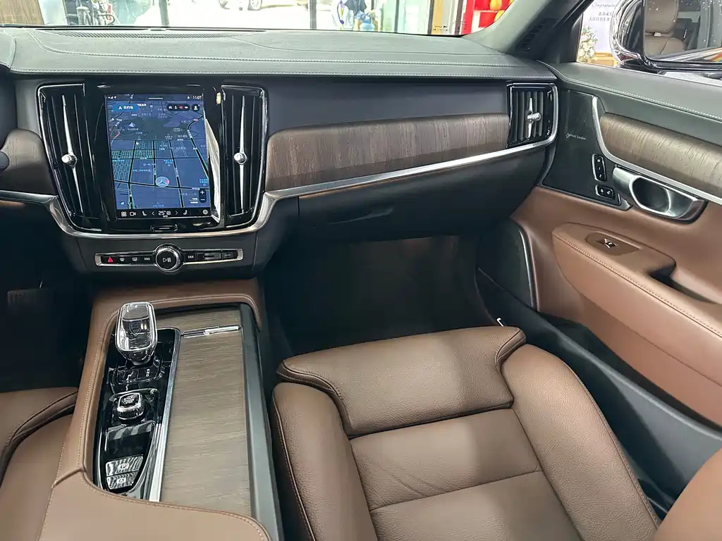 VOLVO S90 2023