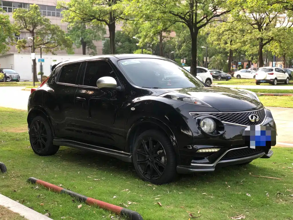 INFINITI ESQ 2014