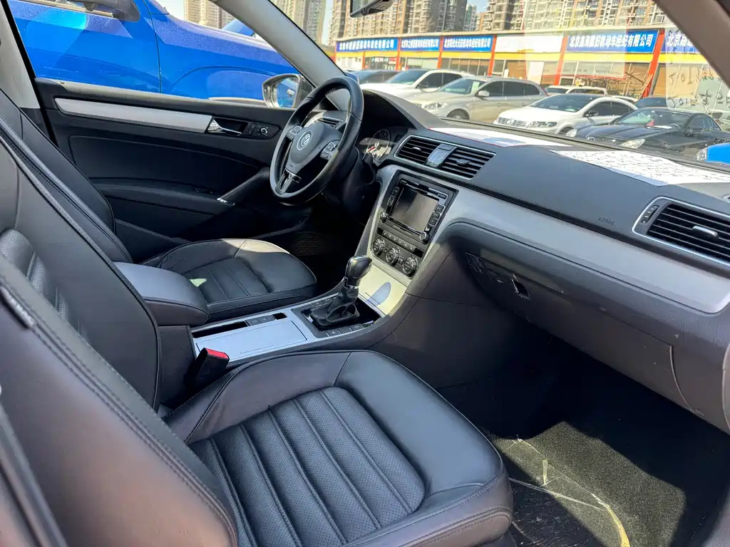 VOLKSWAGEN PASSAT 2015