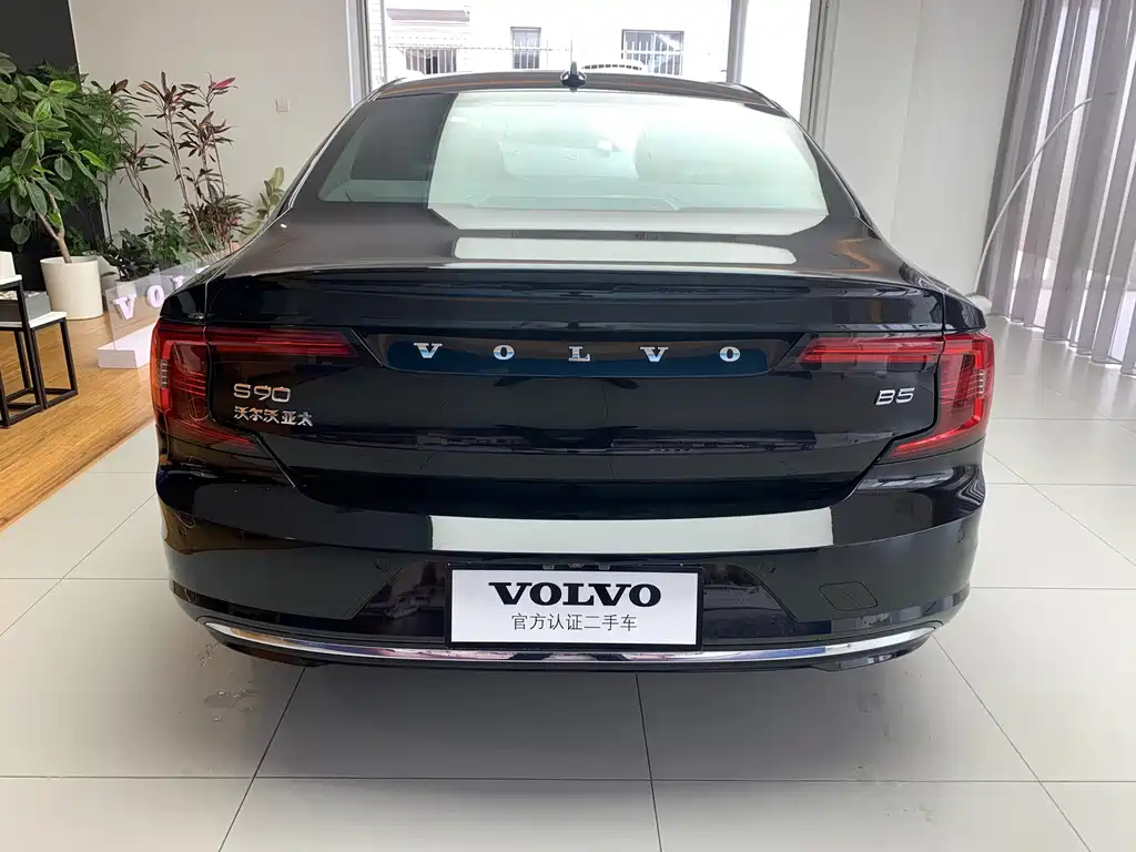 VOLVO S90 2023