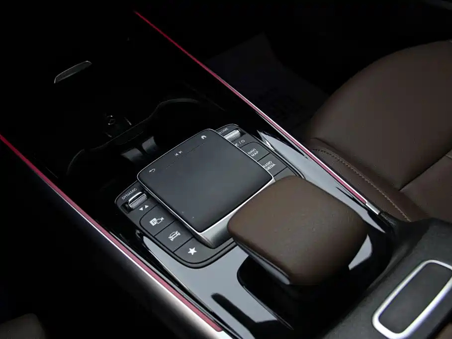 MERCEDES BENZ GLB 2023