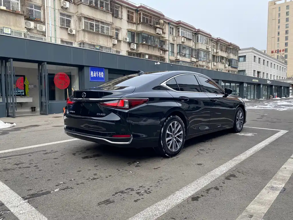 LEXUS ES 2023