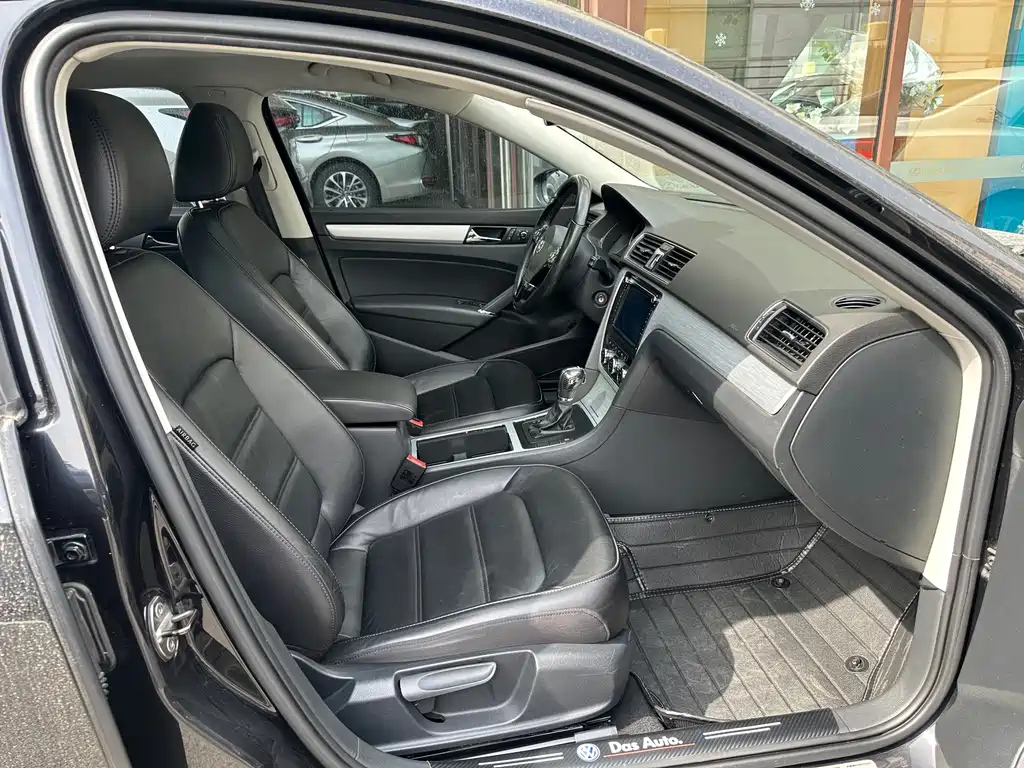 VOLKSWAGEN PASSAT 2014