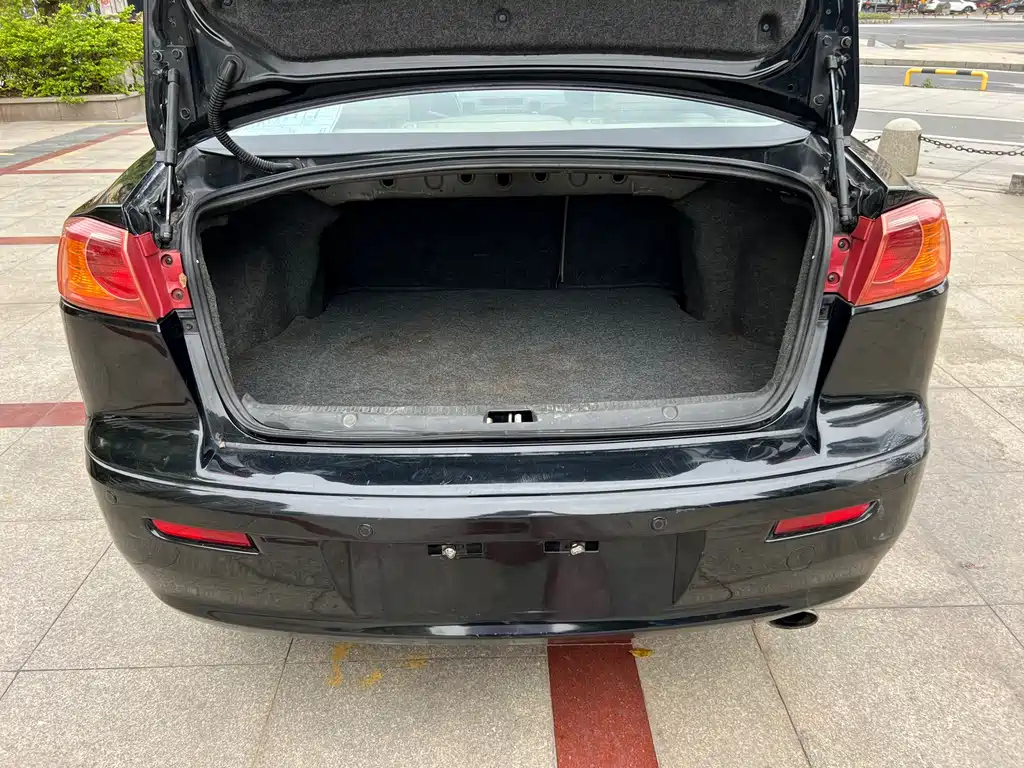 MITSUBISHI LANCER EX 2010