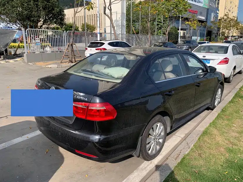 VOLKSWAGEN LAVIDA 2014