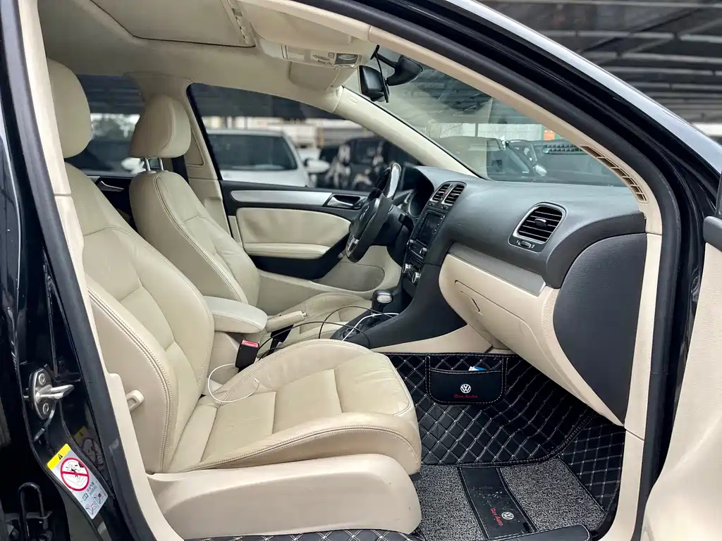 VOLKSWAGEN GOLF 2011
