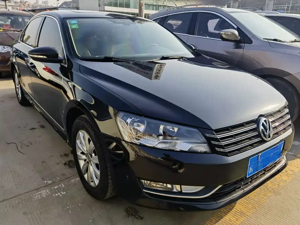 VOLKSWAGEN PASSAT 2014