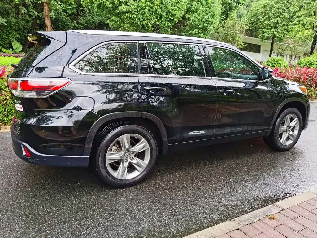 TOYOTA HIGHLANDER 2017