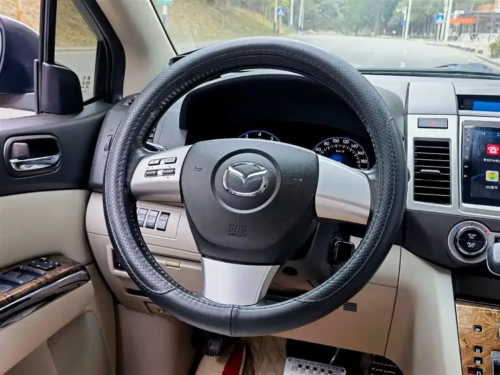 MAZDA 8 2011