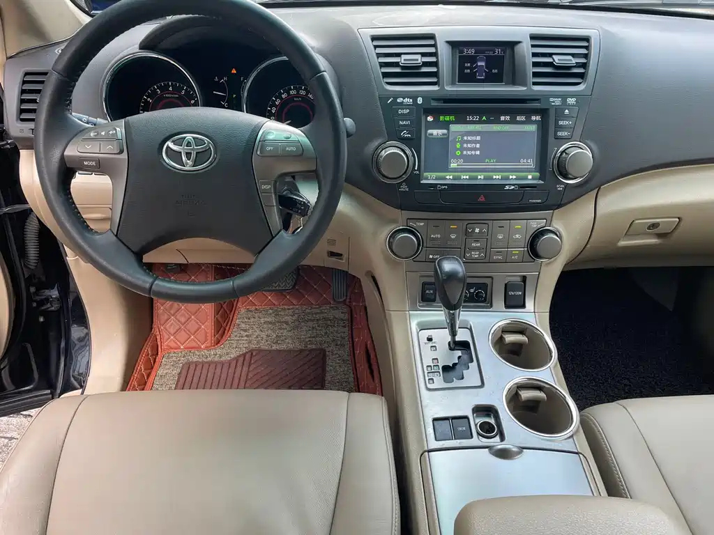 TOYOTA HIGHLANDER 2011