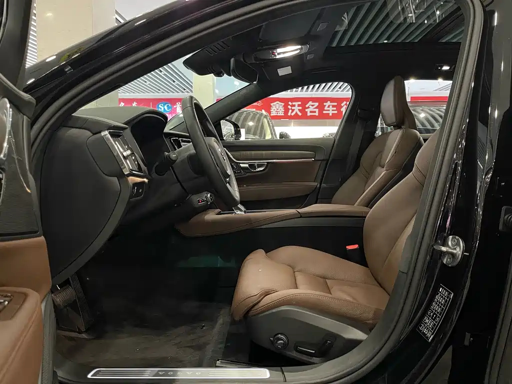 VOLVO S90 2022