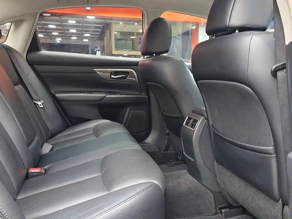 NISSAN TEANA 2015