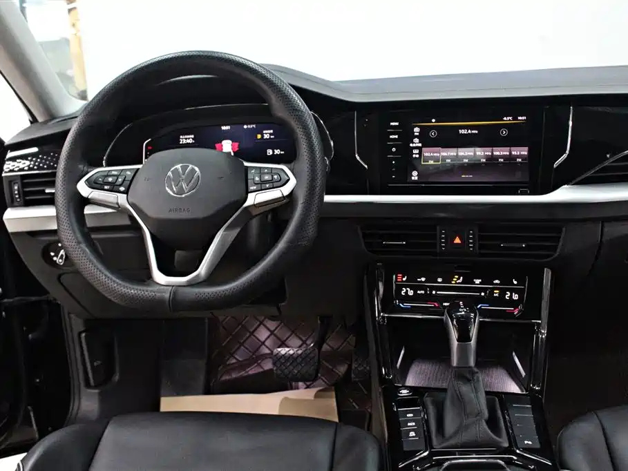 VOLKSWAGEN PASSAT 2022
