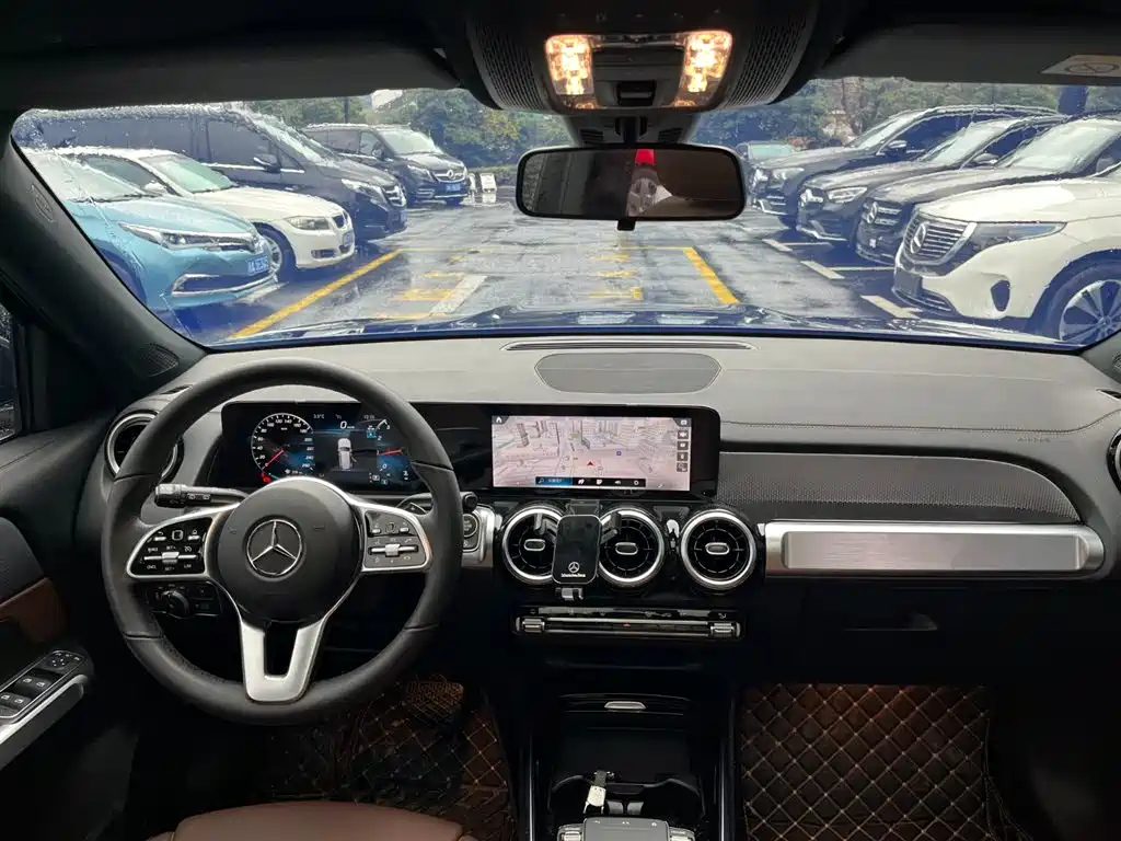 MERCEDES BENZ GLB 2023