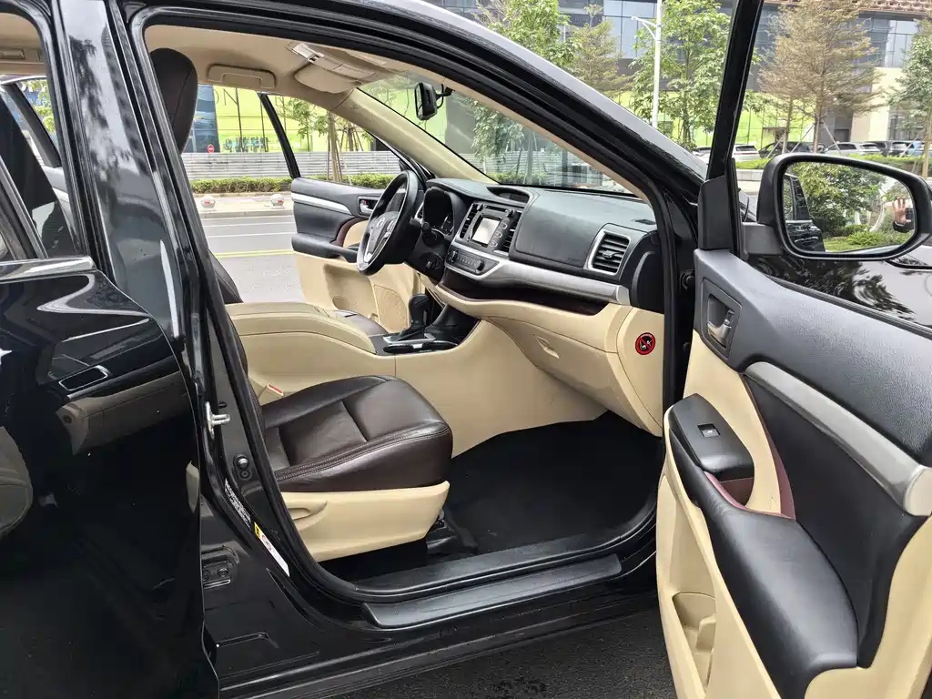 TOYOTA HIGHLANDER 2015