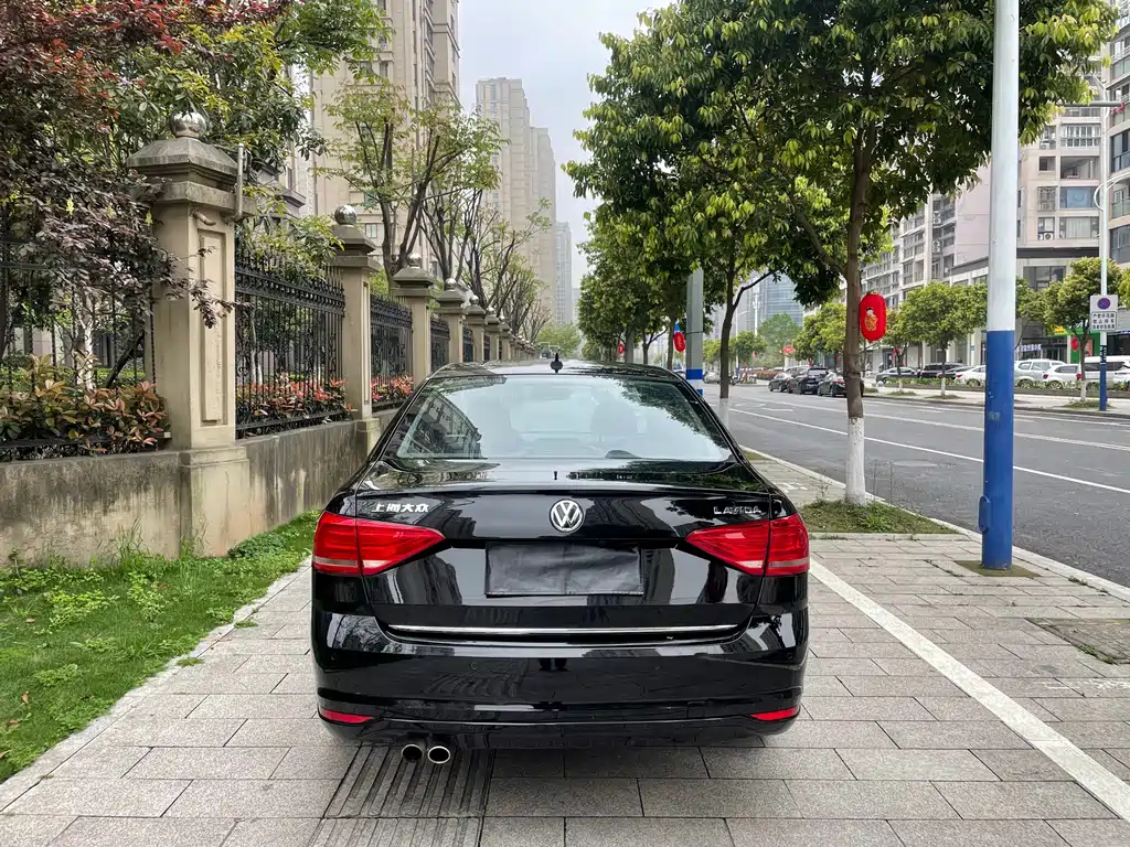 VOLKSWAGEN LAVIDA 2016