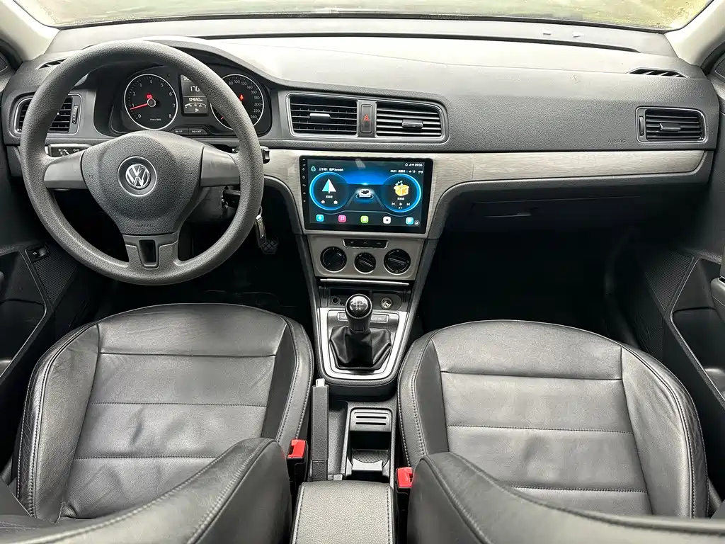 VOLKSWAGEN LAVIDA 2015