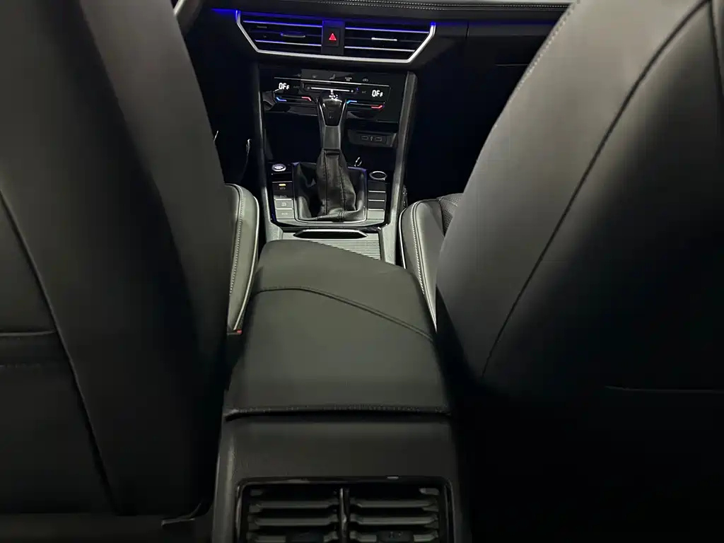 VOLKSWAGEN SAGITAR 2023