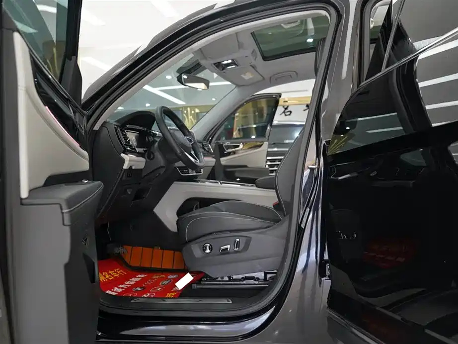 VOLKSWAGEN TOURAN 2021