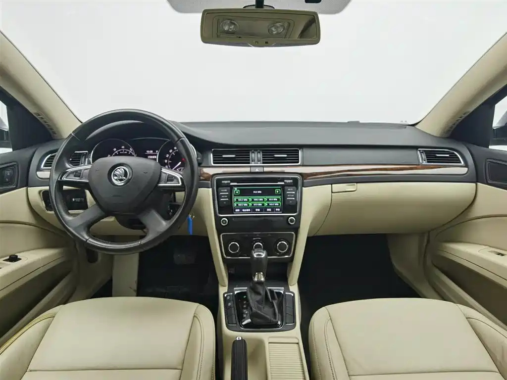 SKODA SUPERB 2015